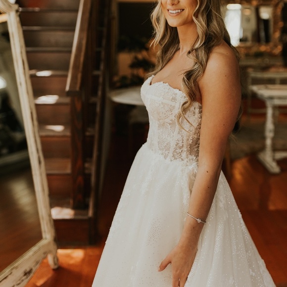 Wedding Dress & Veil - Picture 6 of 11